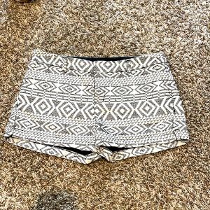 Cute abstract black and white shorts size 6 Merona